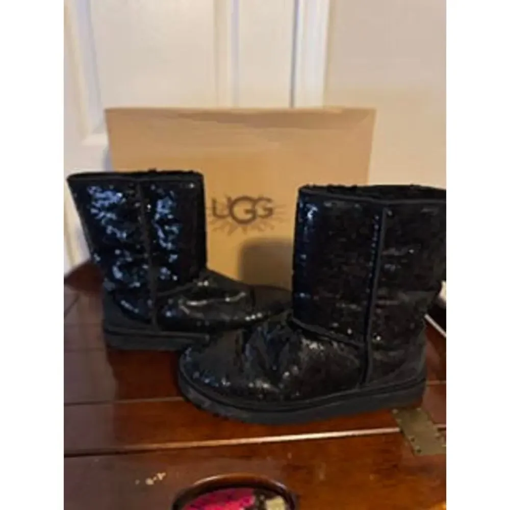 UGG step out